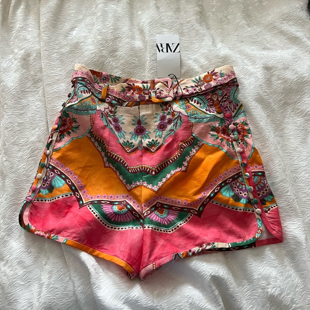 Belted high wasted canvas shorts